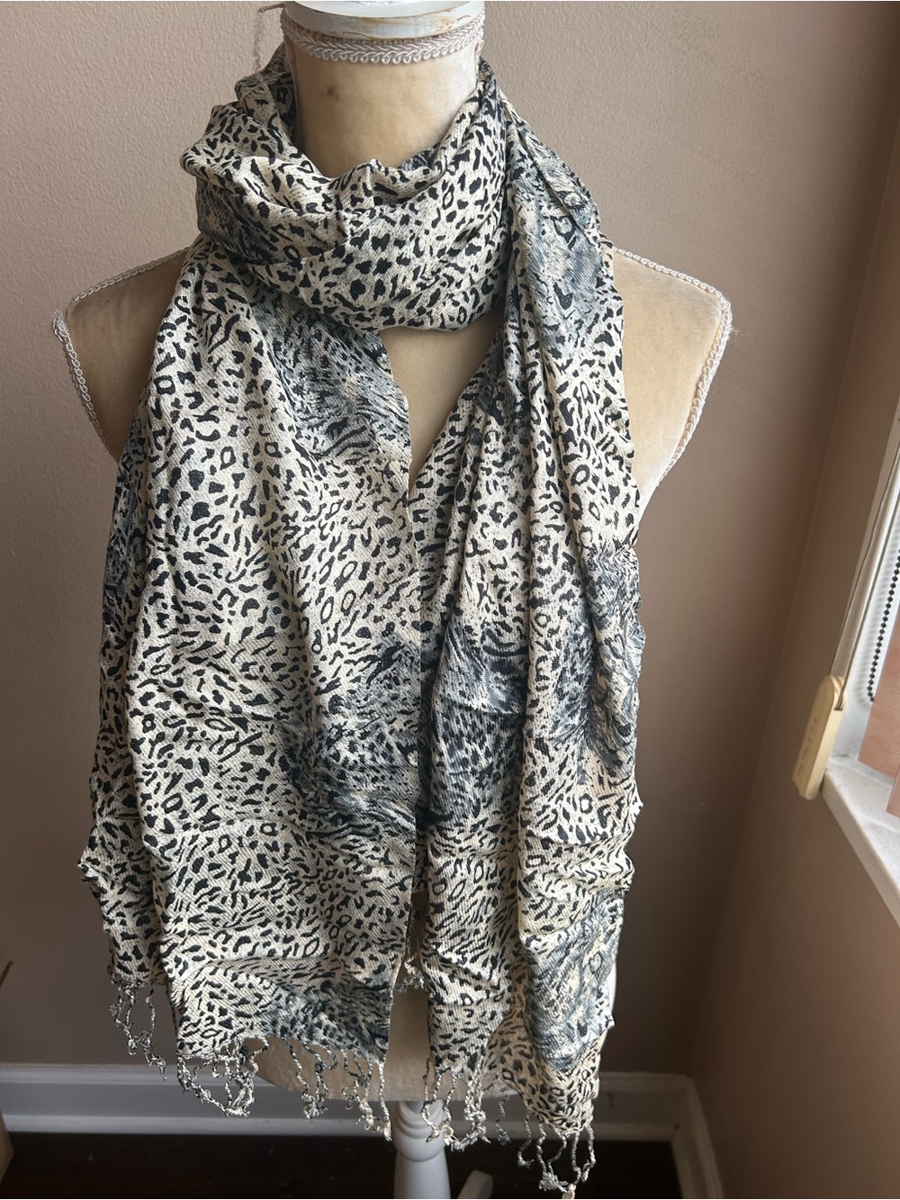 New Womens Animal Print Scarf Shawl Fringed 5002-3102